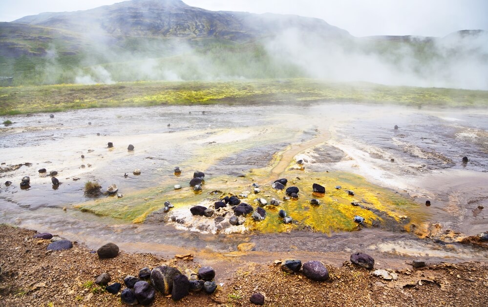 4 Days In Iceland Itinerary for a Perfect Trip 10 Mineral depositions in geothermal area Geysir (2)