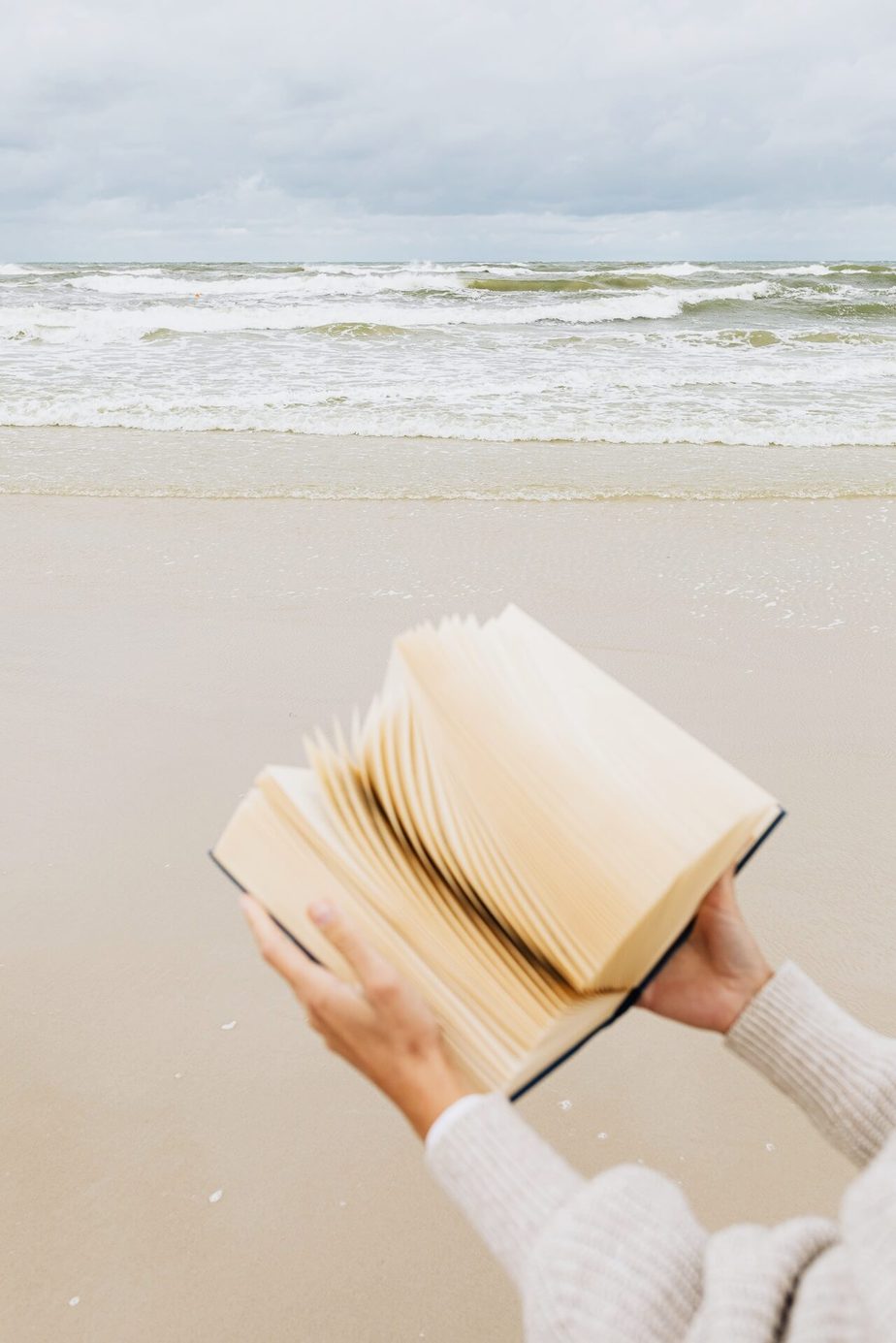 reading in the beach