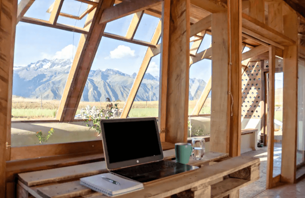 Casa ecológica con vista a los glaciares andinos