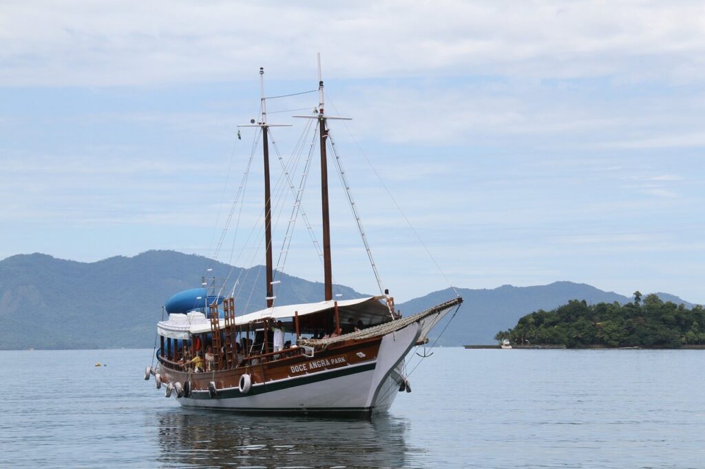 boat tour in Ilha Grande