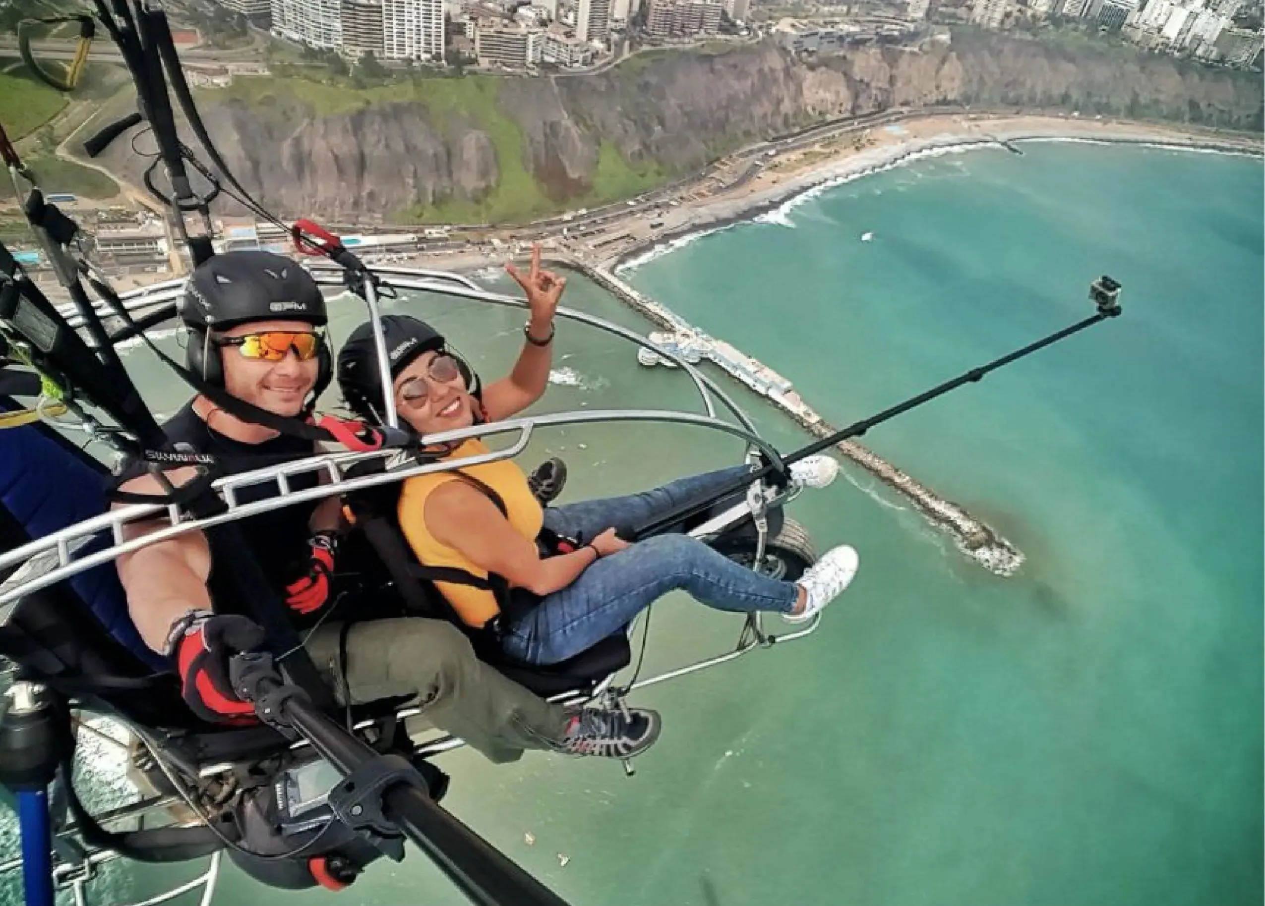 paragliding-over-lima