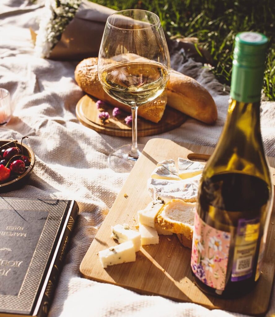 20 Amazing Things Paris Is Known For 12 french wine culture (1)