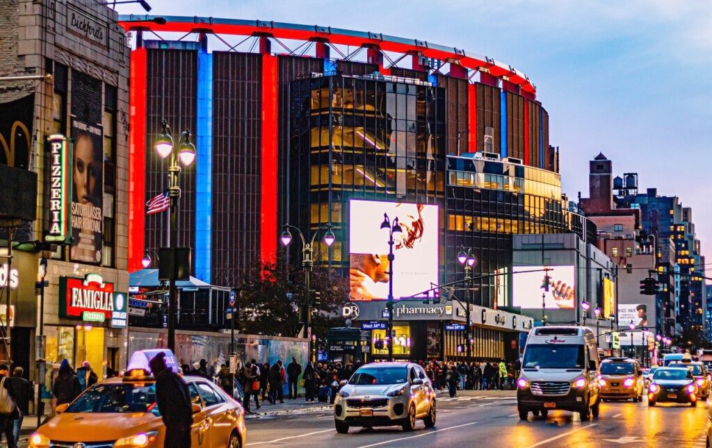 madison square garden - new york at night