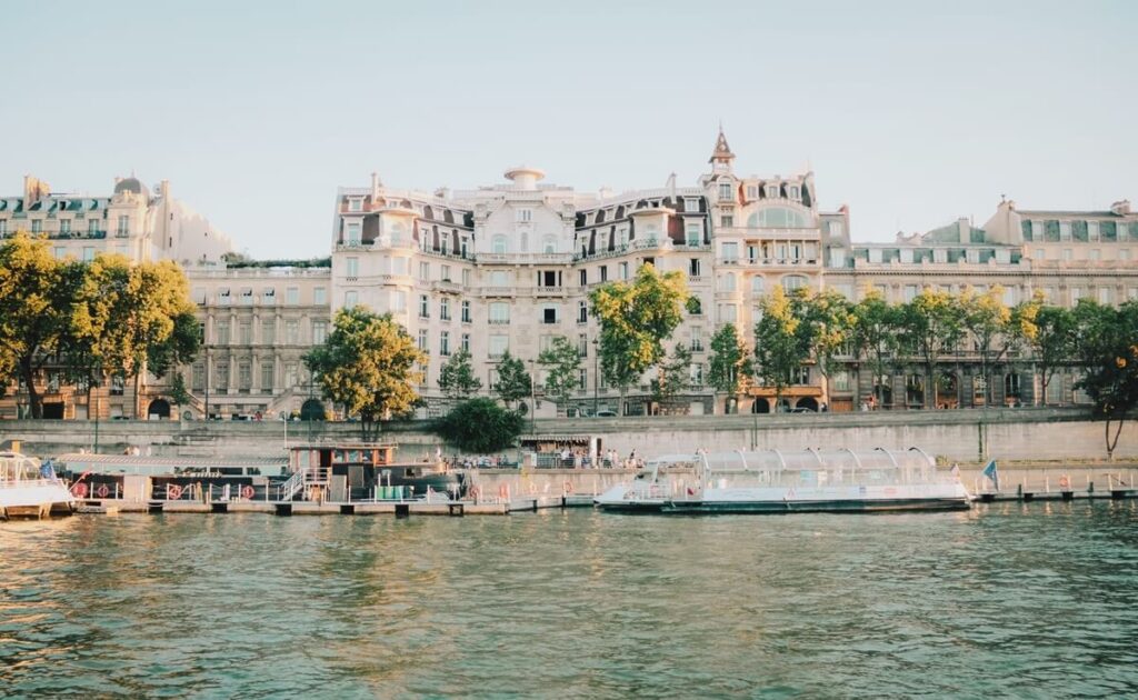 20 Amazing Things Paris Is Known For 17 seine river boats, paris - france (1)