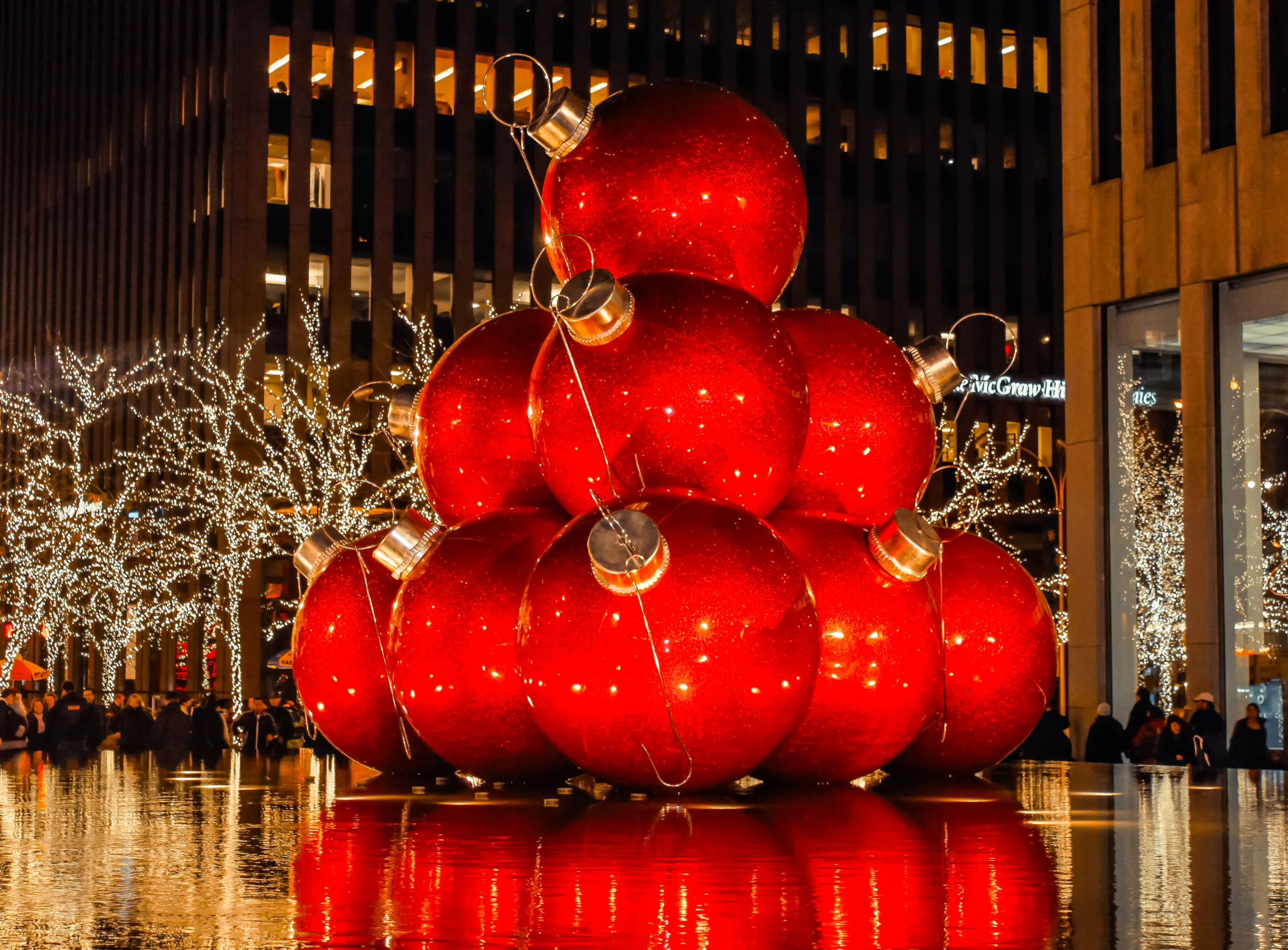 pexels following nyc 14934471 scaled Spend Christmas In New York City in 5 Perfect Ways